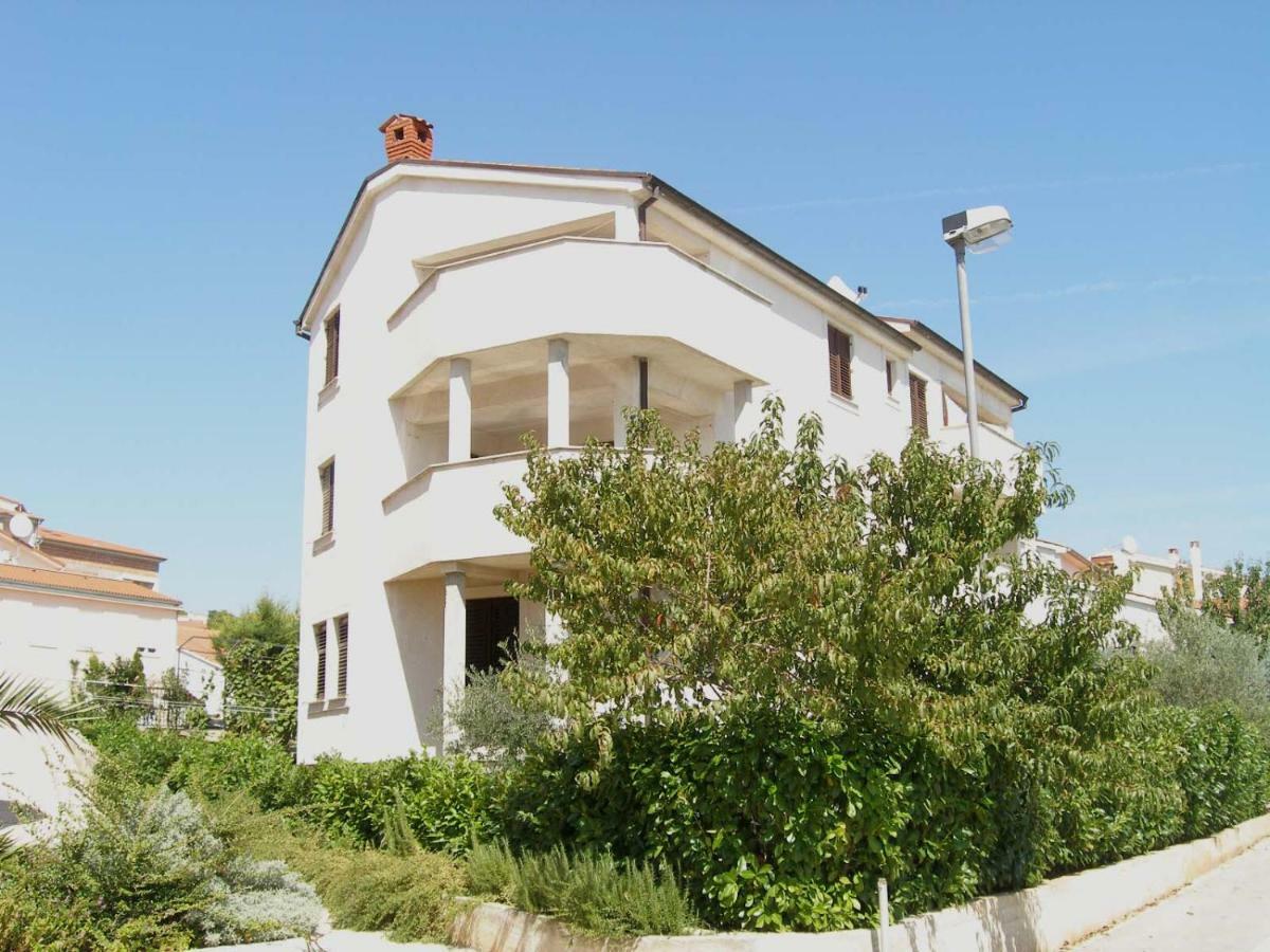 Apartments Mirjana Pula Exterior foto